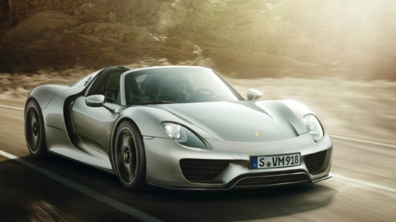 Illustration for article titled Leaked Brochure Shows Off Porsche's 800 Horsepower 78 MPG Hybrid 918 Spyder